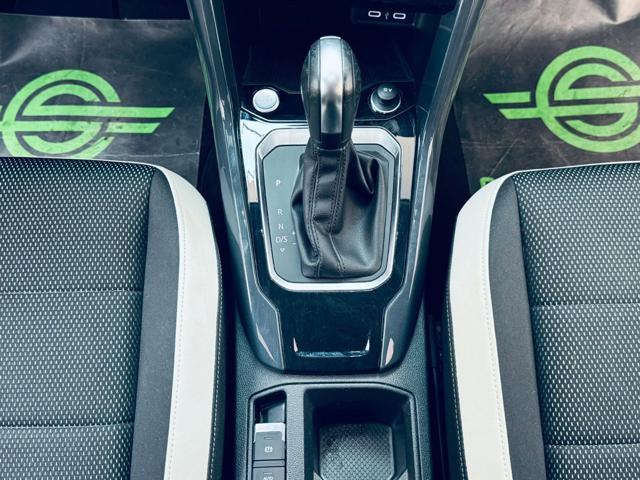 VOLKSWAGEN T-Roc 1.5 TSI ACT DSG R-LINE ACC|LED|RETROCAMERA|19'