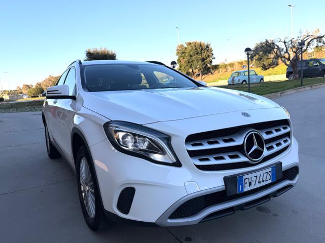 MERCEDES-BENZ GLA 180 PACK NIGHT+NAVI+FULL LED+R.CAM+PORT.ELETTRICO