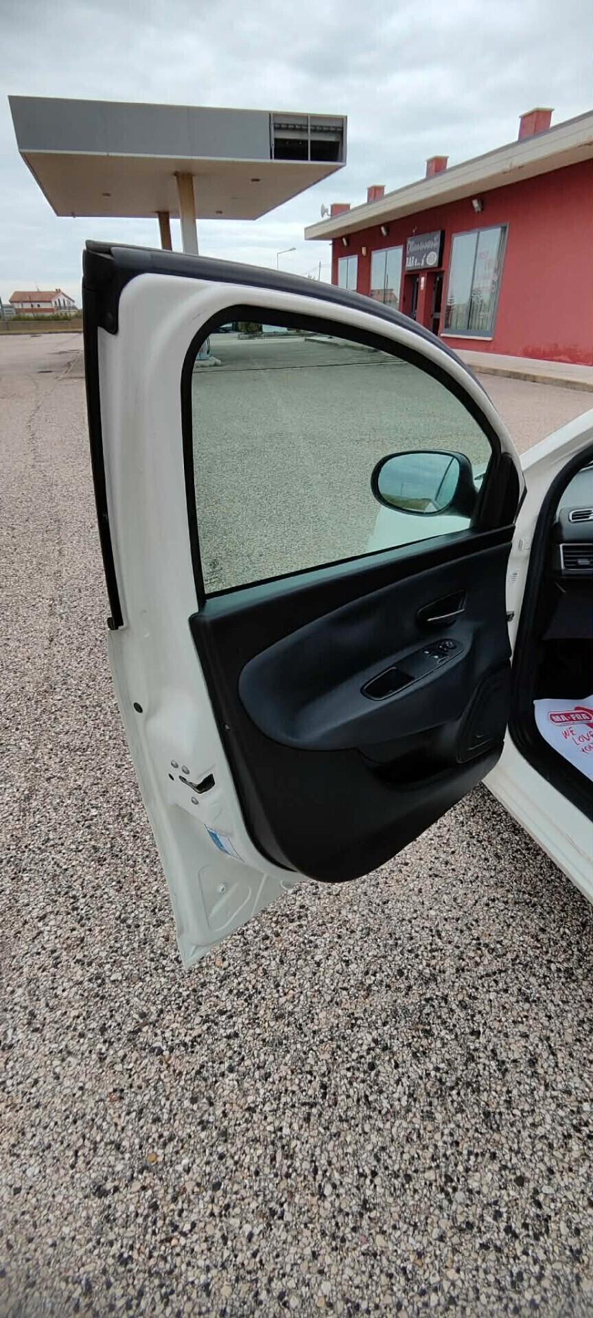 Lancia Ypsilon 0.9 TwinAir 85 CV 5 porte Metano Ecochic Gold
