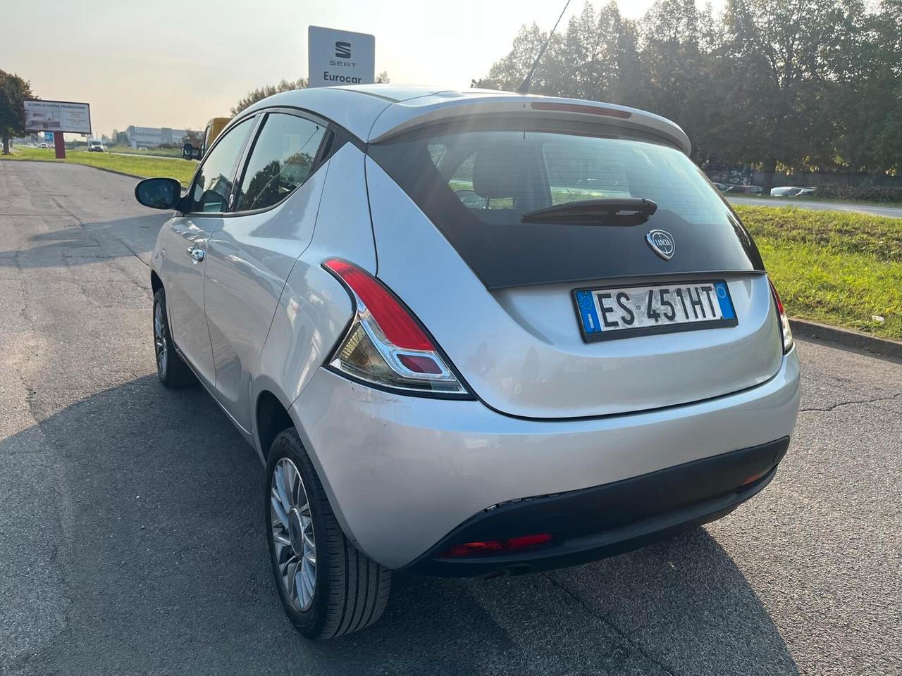 Lancia Ypsilon 0.9 TwinAir 85 CV 5 porte Metano Ecochic Silver