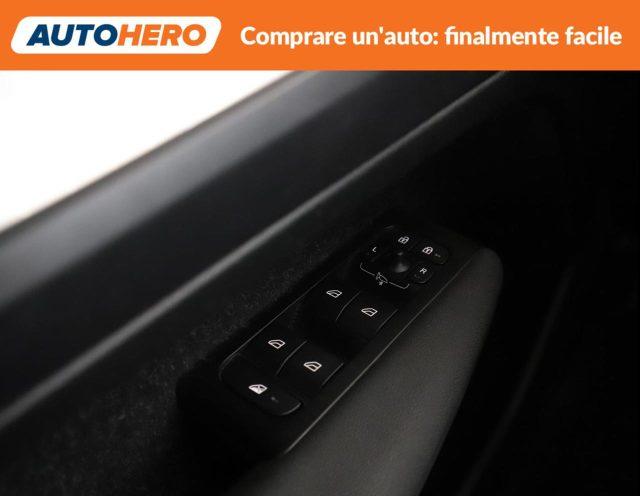 VOLVO XC40 B4 AWD Geartronic Momentum Pro