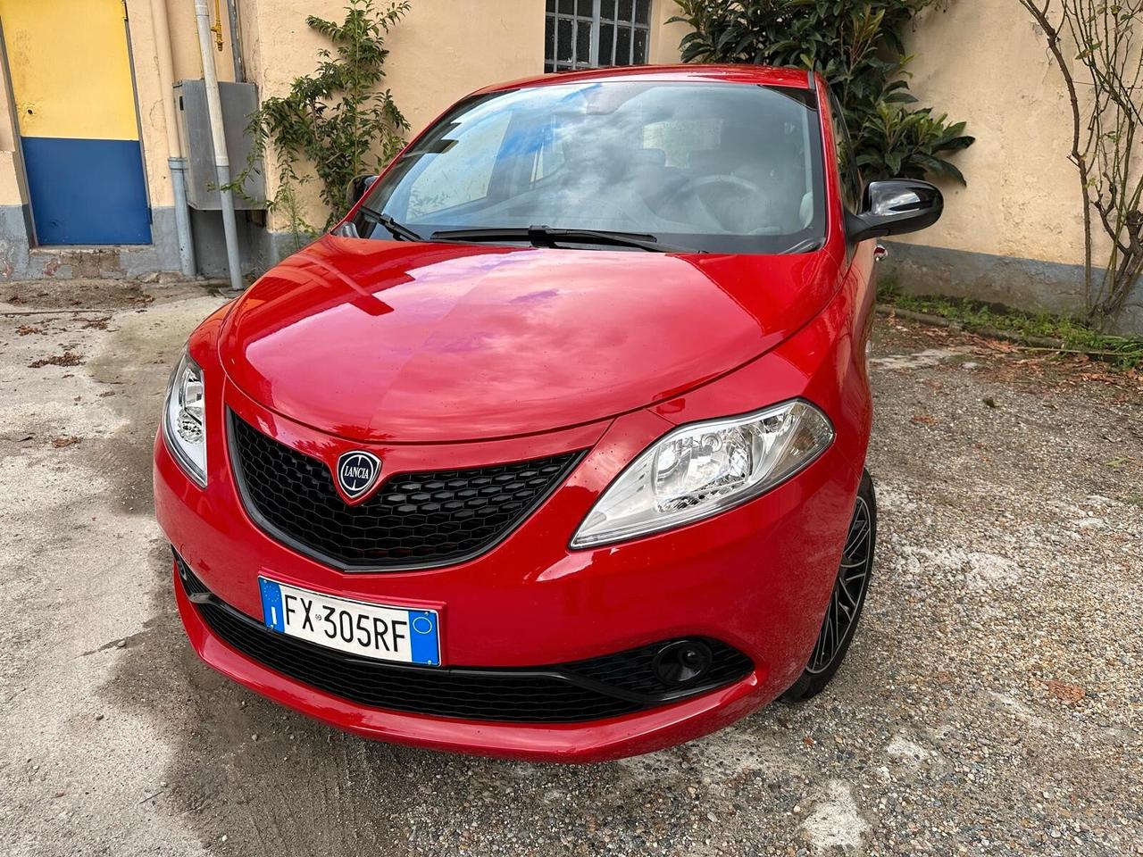 Lancia Ypsilon 1.2 69 CV 5 porte S&S Gold 18000 KM !!!!!