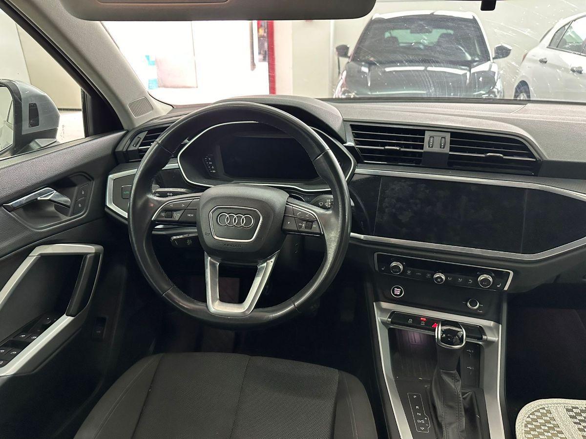 AUDI - Q3 - 35 TDI S tronic Business Advanced