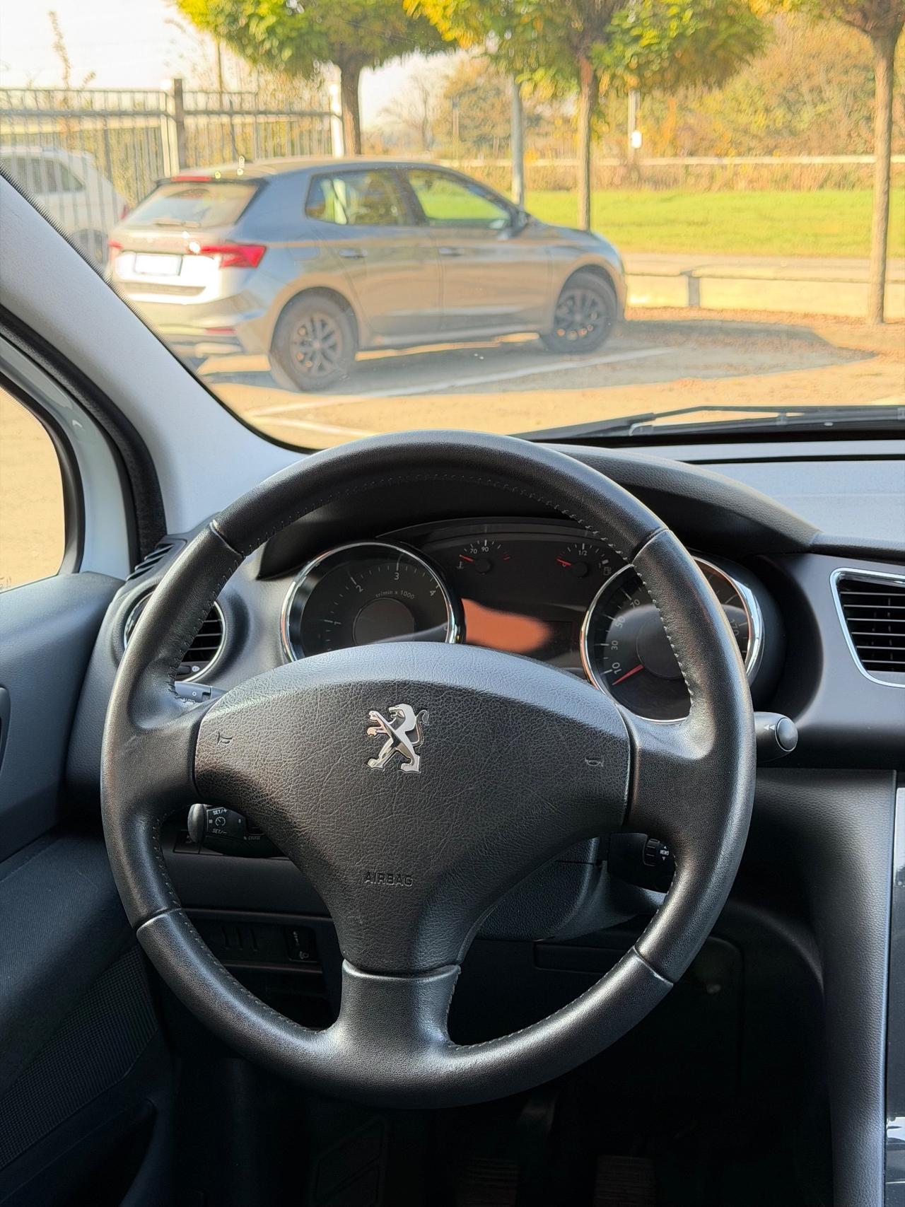 Peugeot 3008 1.6 HDi 115CV Business