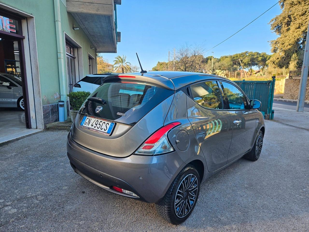 Lancia Ypsilon 1.0 FireFly 5 porte S&S Hybrid Gold