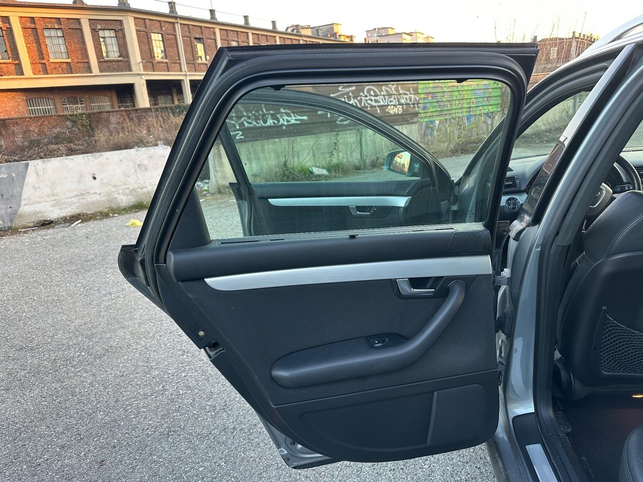 Audi A4 2.0 16V TDI s line