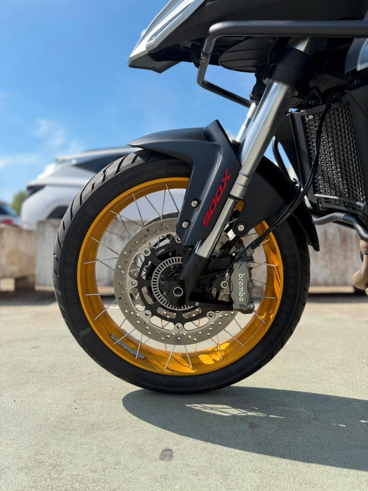 QJ MOTOR SRT 900 SX – 3.300 KM – TRIS VALIGIE