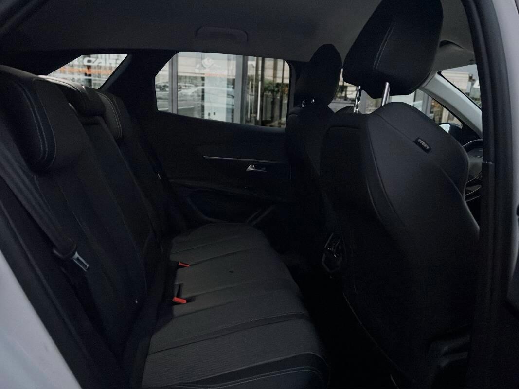 Peugeot 3008 II 1.5 bluehdi Allure Pack 130cv eat8 Con TELECAMERA