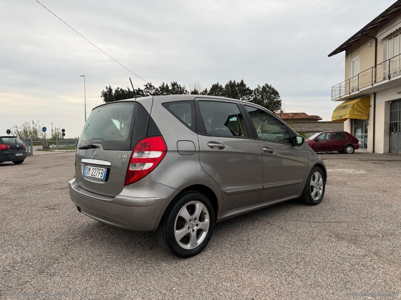 MERCEDES-BENZ A 180 CDI Elegance