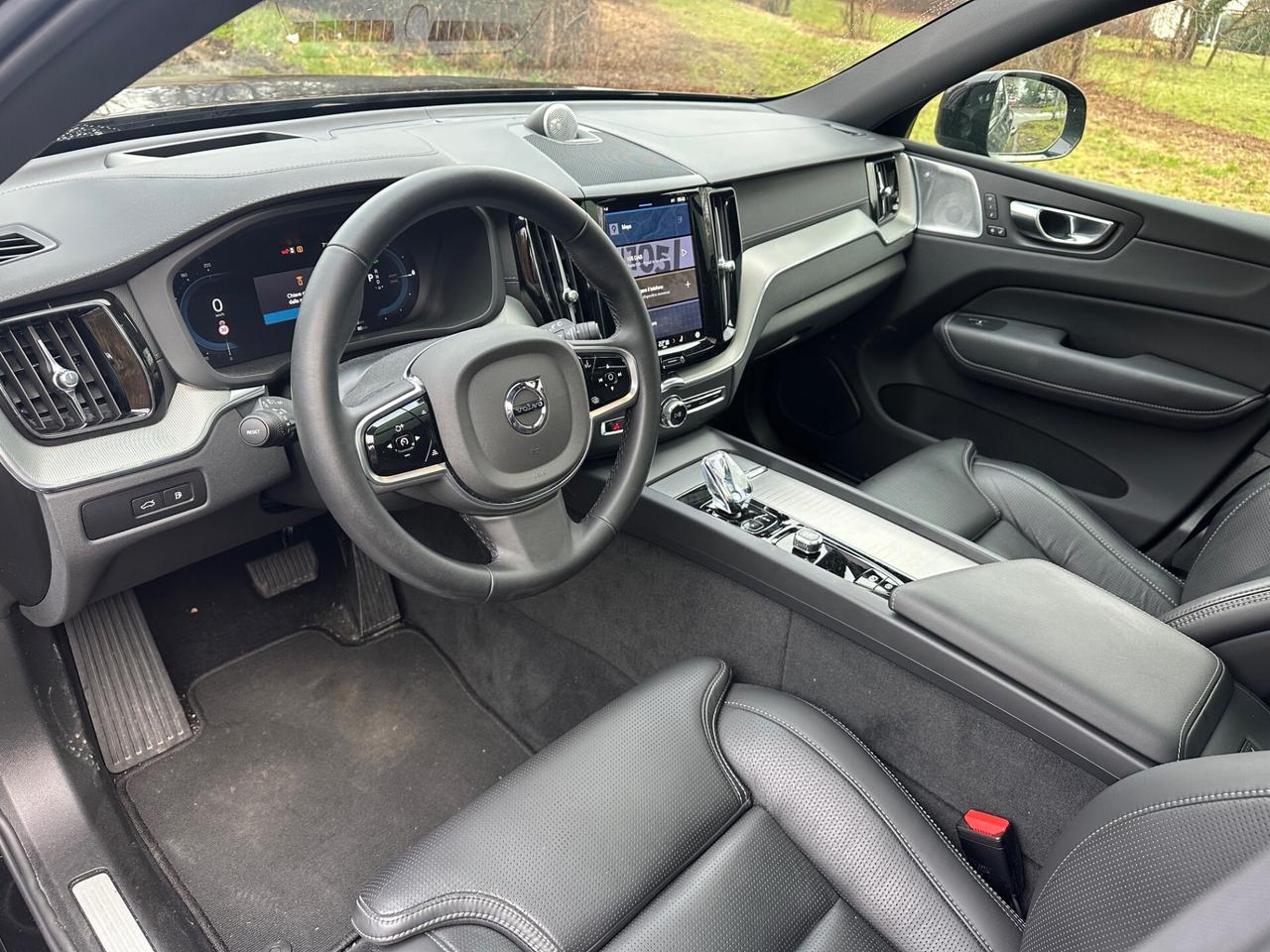 Volvo XC 60 T6 Plug-in hybrid Ultra Dark - 2025