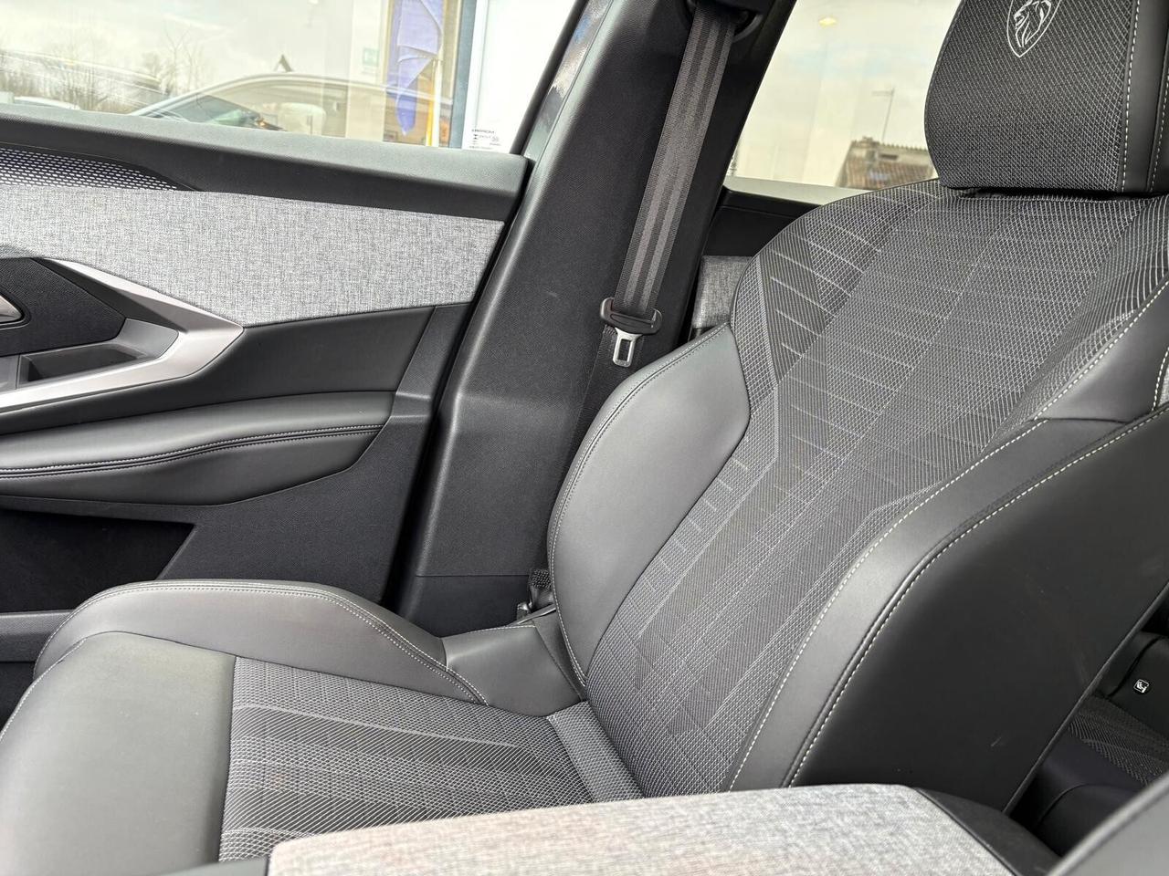 Peugeot 3008 GT Hybrid 145 e-DCS6 KM 0