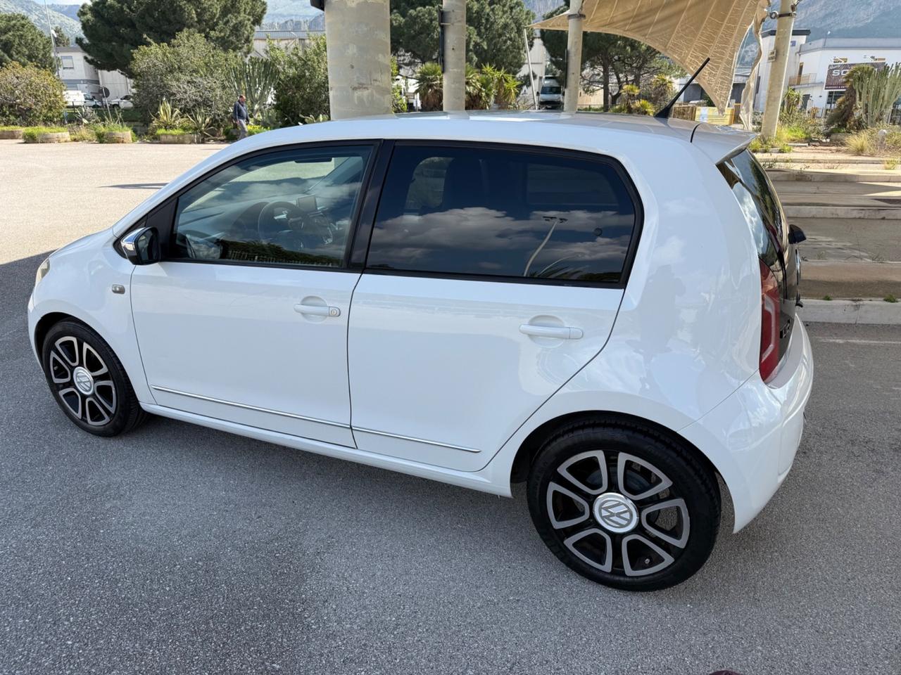 Volkswagen up! AUTOMATICA