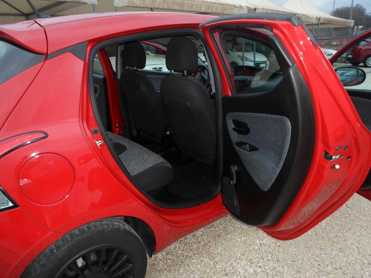 Lancia Ypsilon 1.2 69 CV 5 porte GPL Ecochic Monogram