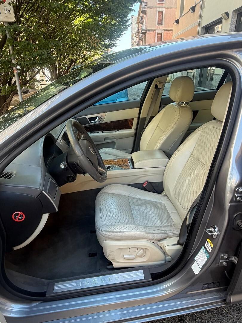 Jaguar XF 2.7 automatica