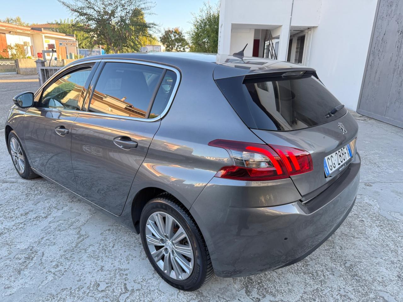 Peugeot 308 1.2 Turbo Benzina POCHI KM 2021 NEOPAT
