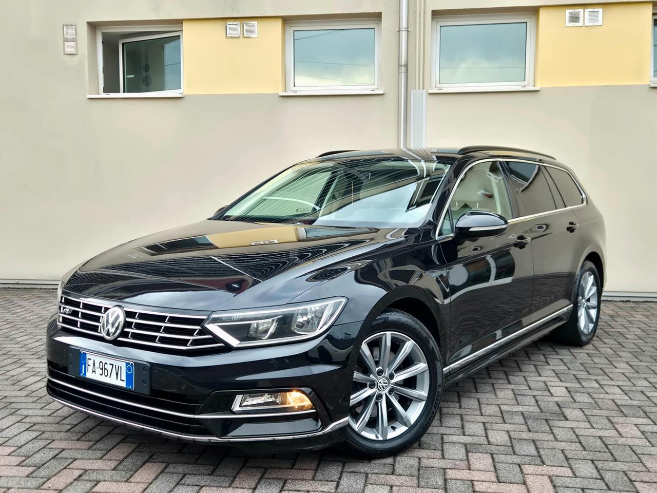 Volkswagen Passat Variant R-Line 1.6 TDI DSG