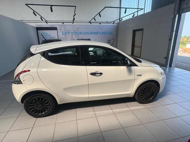 LANCIA Ypsilon 1.0 FireFly 5 porte S&S Hybrid Ecochic Silver