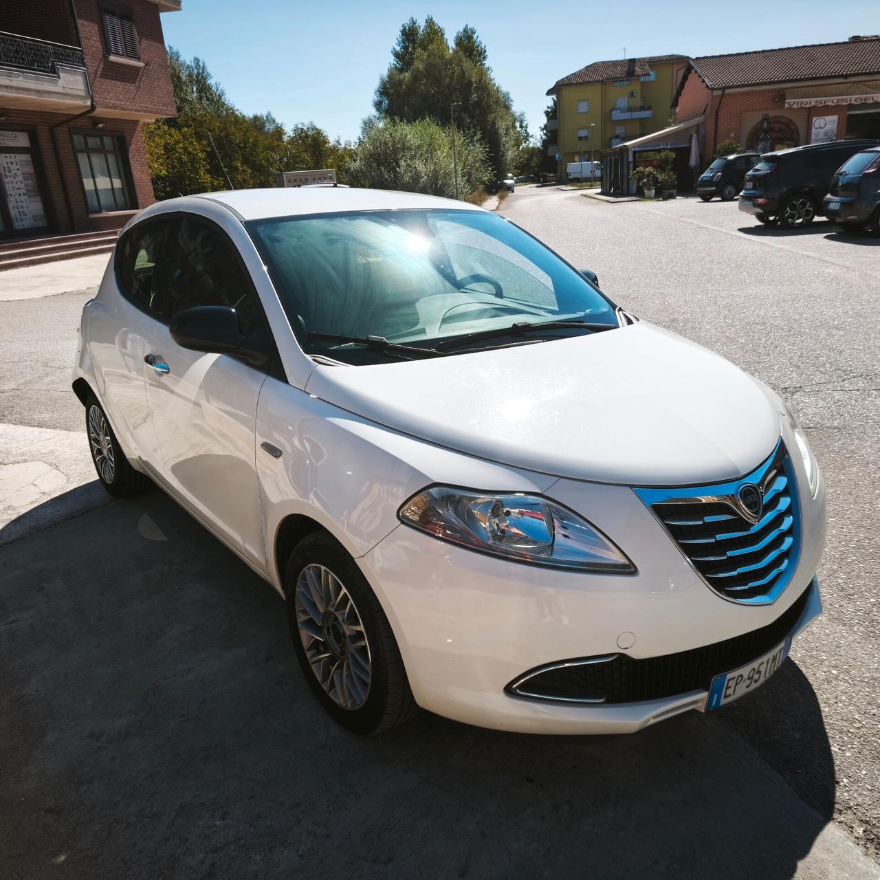 Lancia Ypsilon 1.3 MJT 16V 95 CV 5 porte S&S Silver