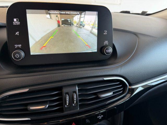 FIAT Tipo 1.5 Hybrid DCT 5 porte Cross NEOPATENTATI