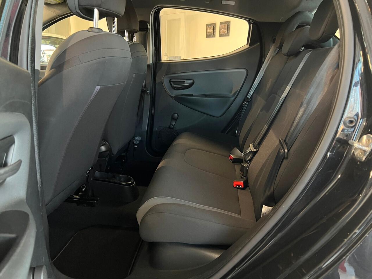 Lancia Ypsilon 1.2 69 CV 5 porte Silver