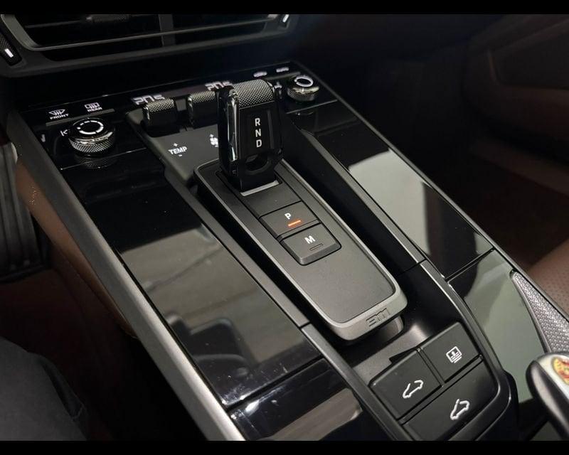 Porsche 911 (992) Carrera