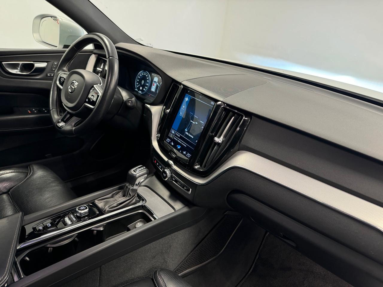 Volvo XC 60 XC60 D4 AWD Geartronic R-design TETTO FULL