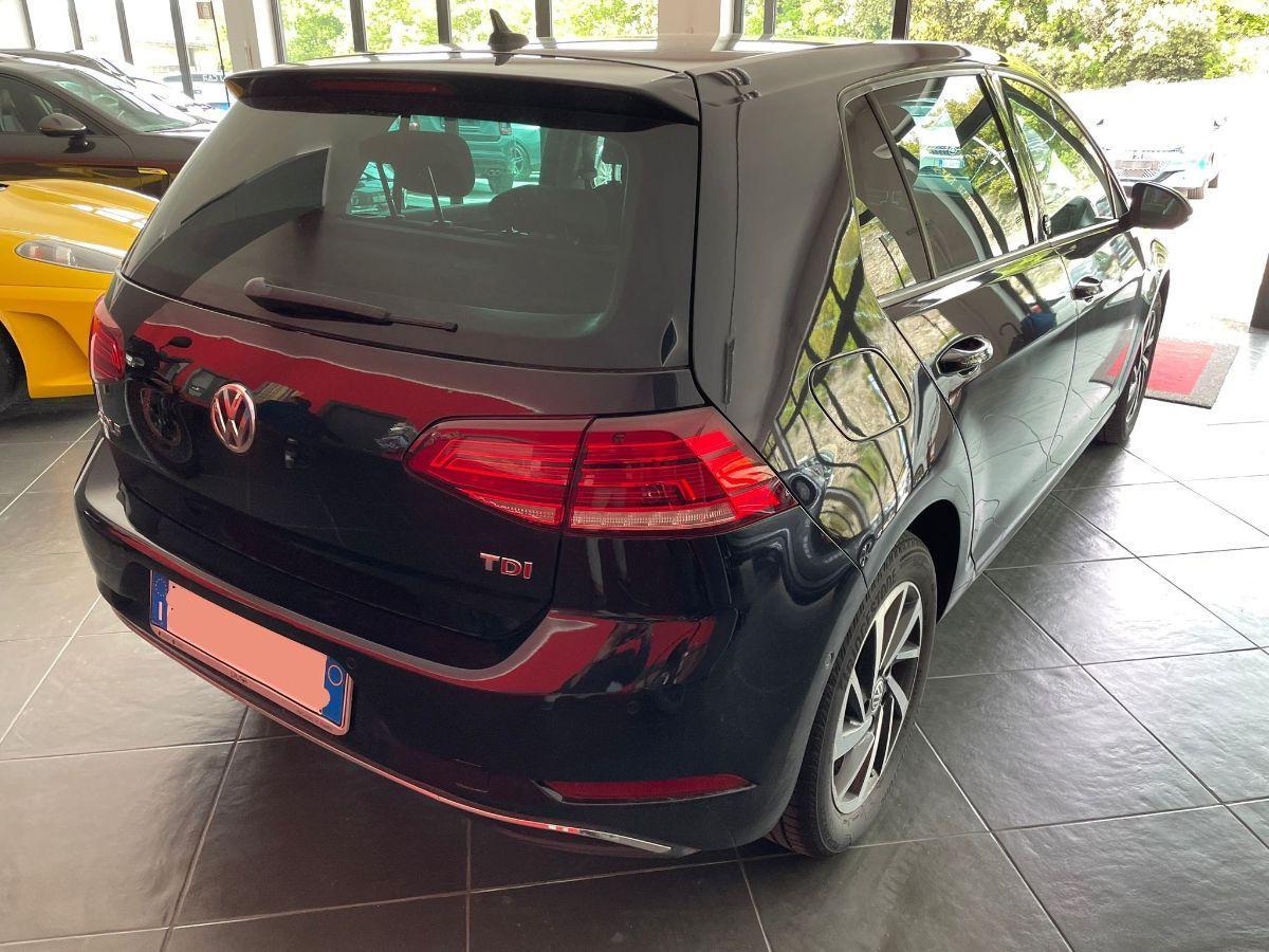 VOLKSWAGEN - Golf