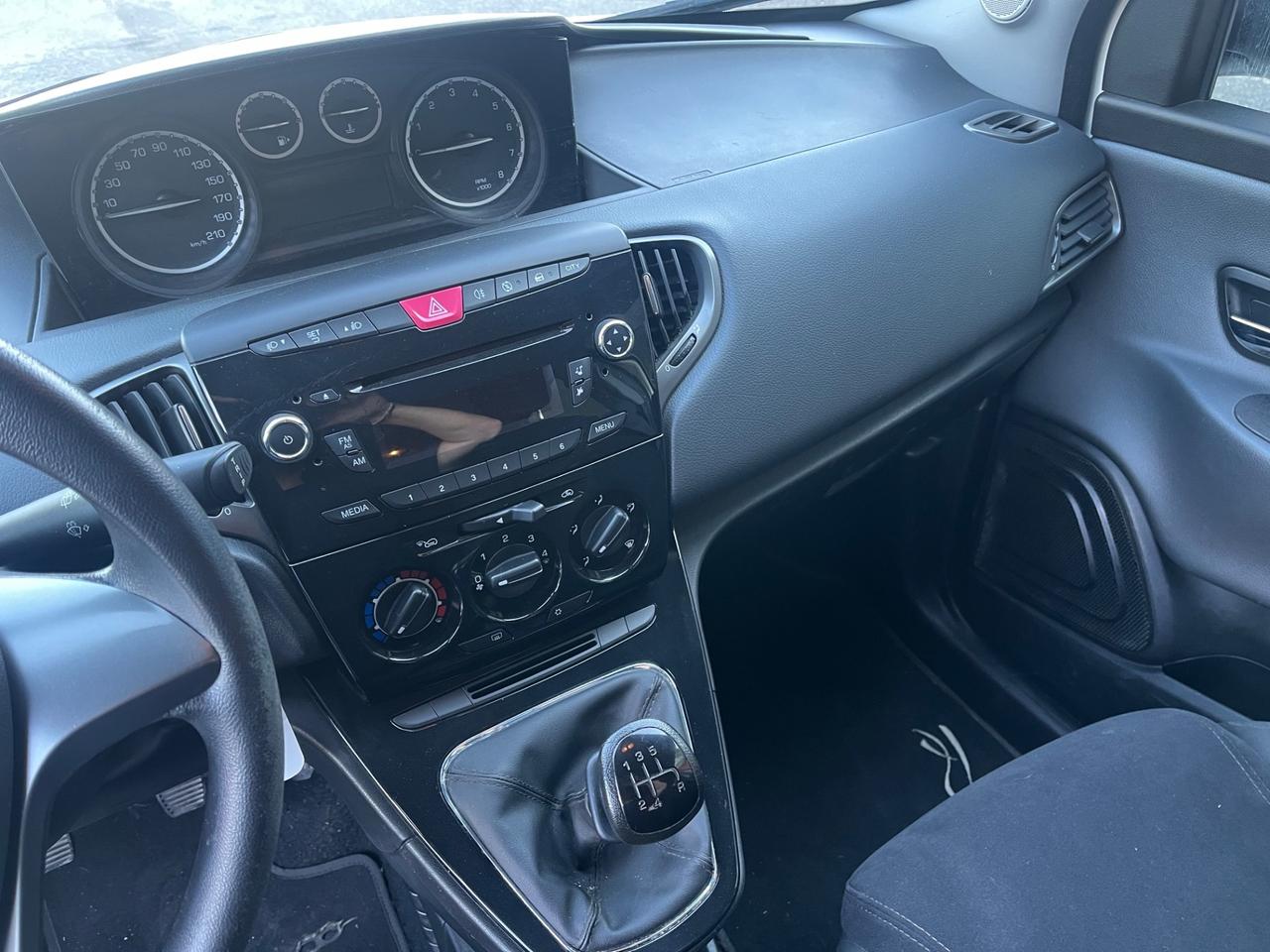 Lancia Ypsilon 1.2 69 CV 5 P Gold-km104000-