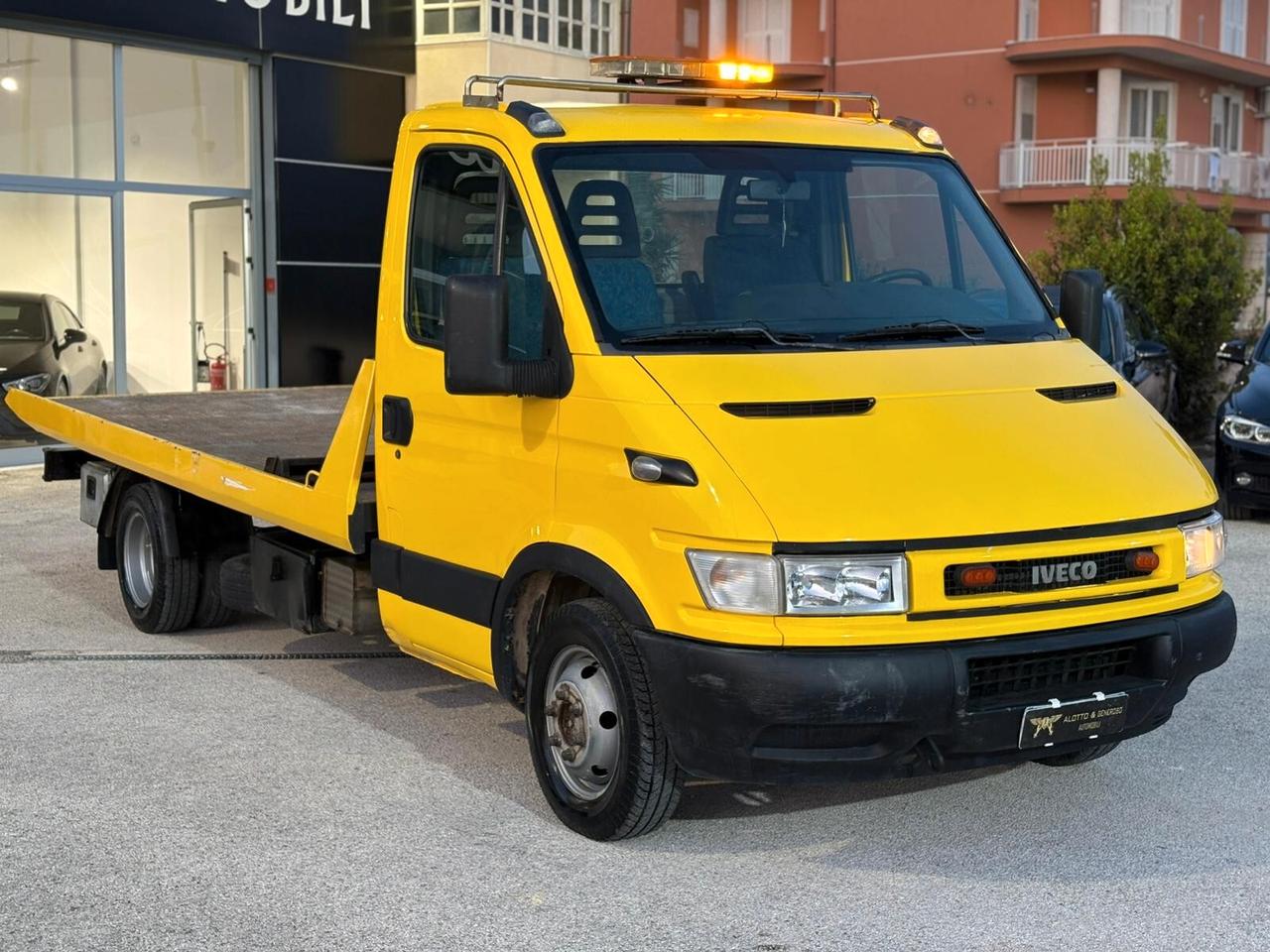 IVECO DAILY CARROATTREZZI 35 C13 ( PATENTE B)