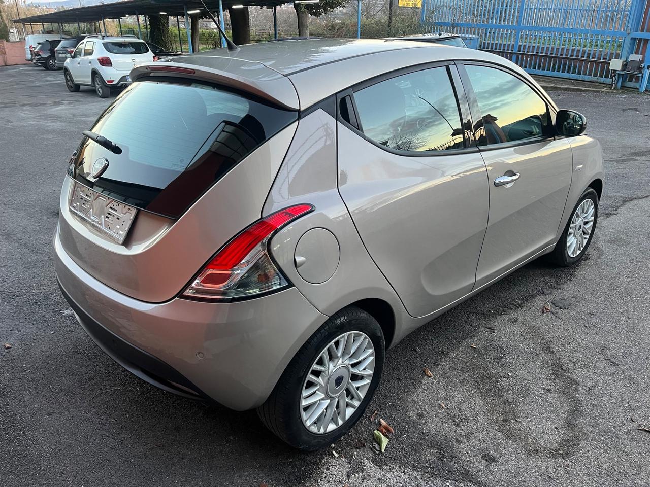 Lancia Ypsilon 1.2 69 CV 5 porte Gold-full-