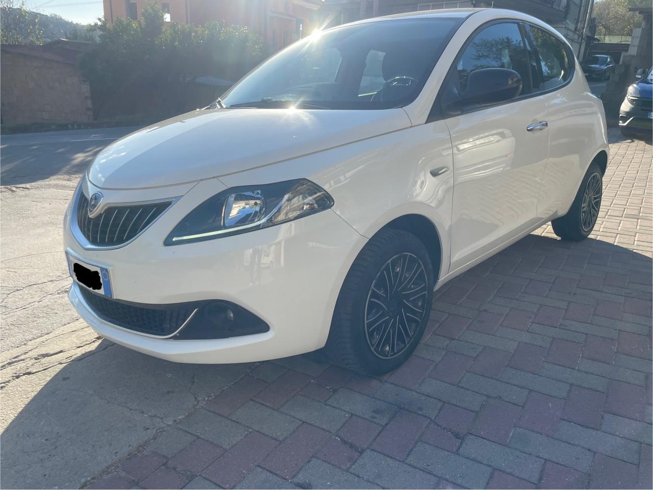 Lancia Ypsilon 1.0 FireFly 5 porte S&S Hybrid Gold