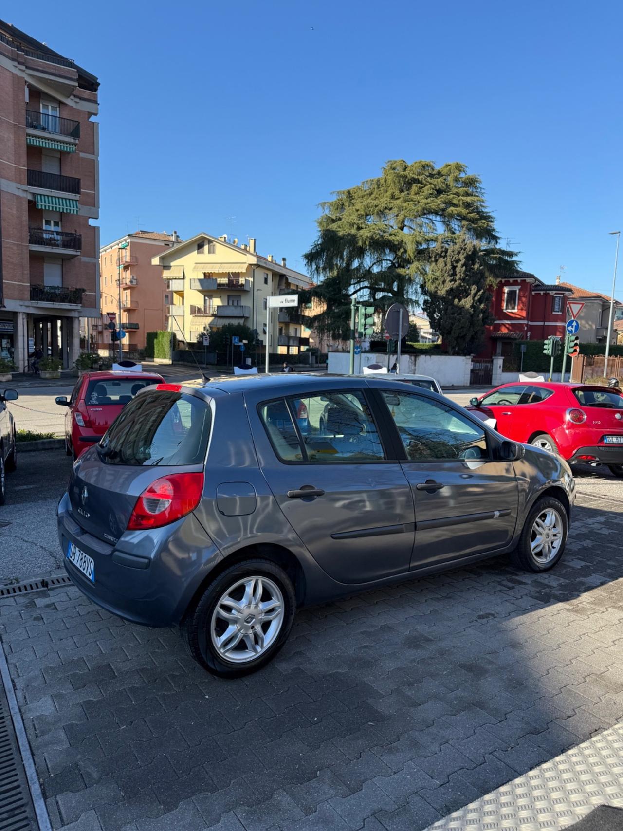 Renault Clio Storia 1.2 16V 5 porte