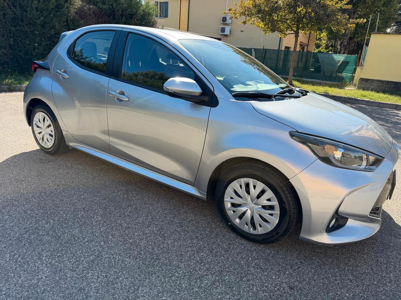 Toyota Yaris 1.5 HYBRID - NEOPATENTATI - 12 MESI DI GARANZIA -