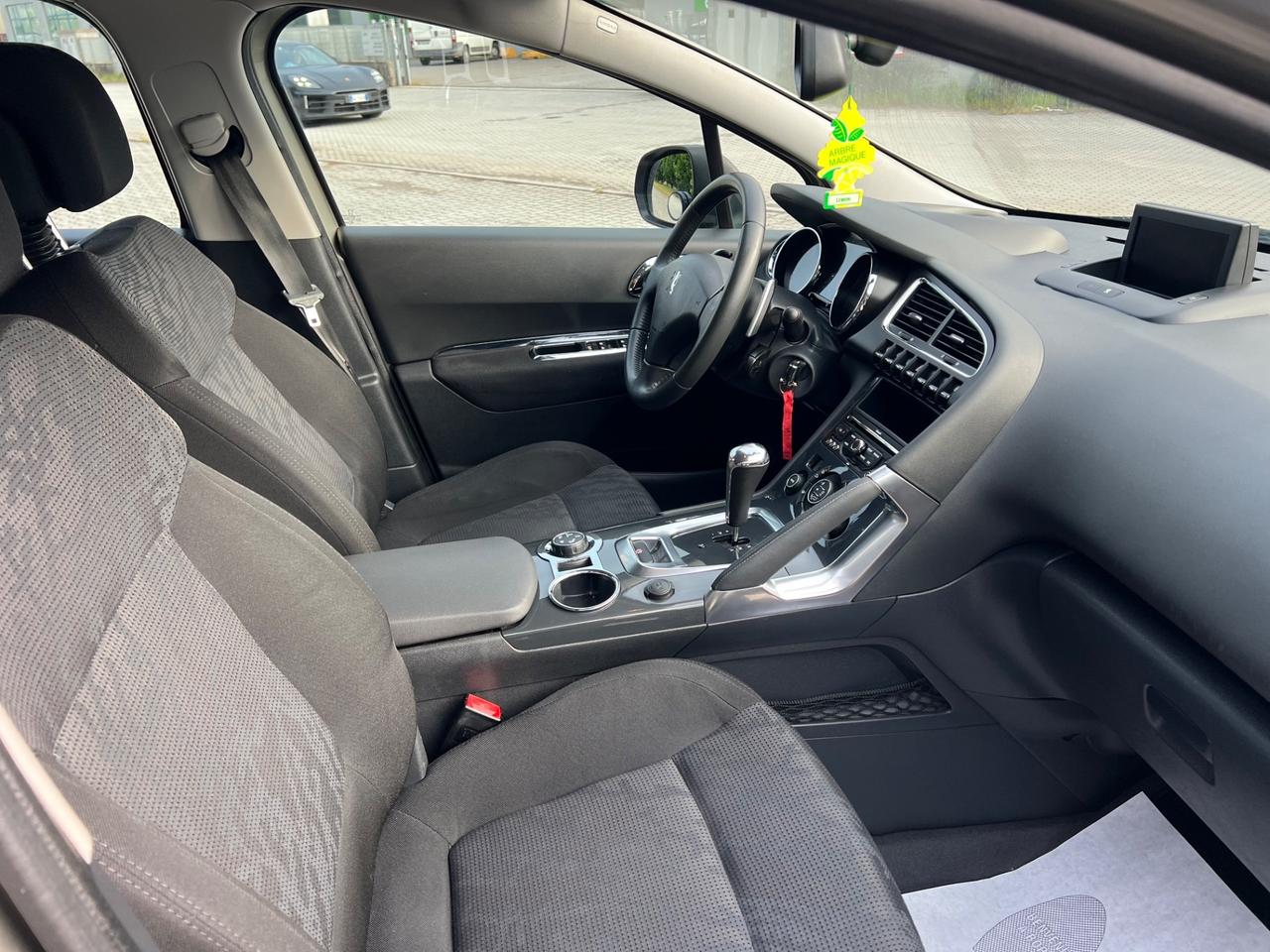 Peugeot 3008 1.6 e-HDi 112CV cambio robotizzato S.&S. Business
