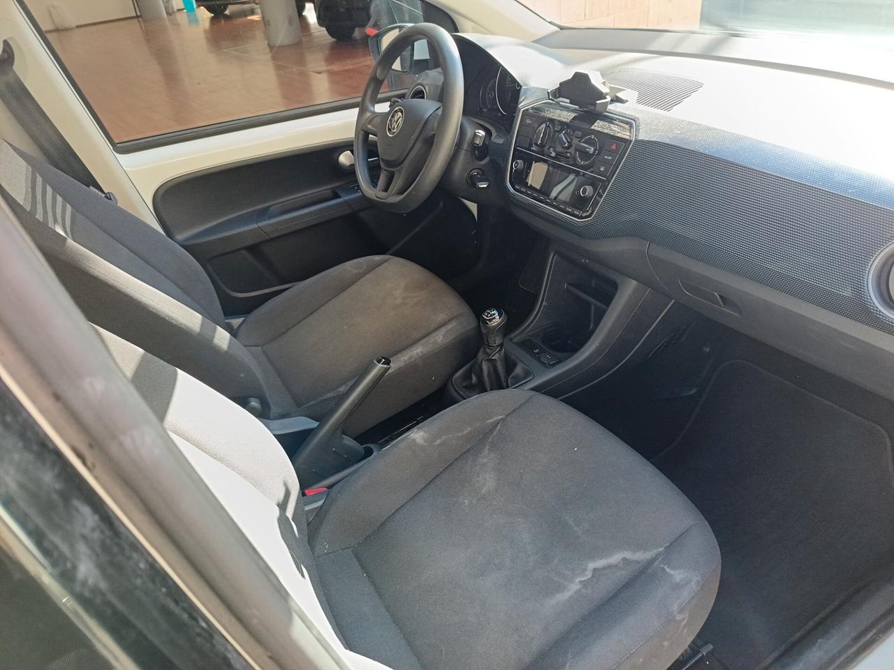 Volkswagen UP! 1.0 5p. move km 42000- ok neopatentati