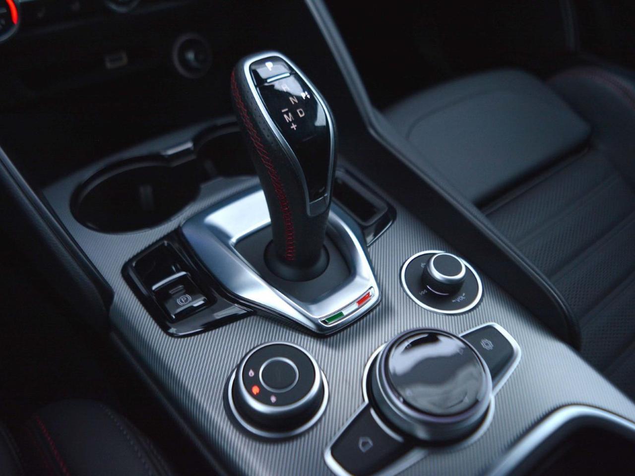 Alfa Romeo Giulia 2.0 turbo 280cv competizione q4 at8