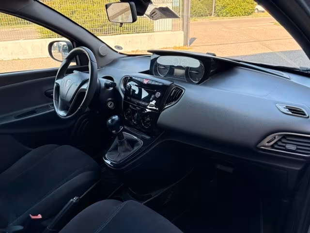 Lancia Ypsilon 1.2 69 CV 5 porte S&S Gold