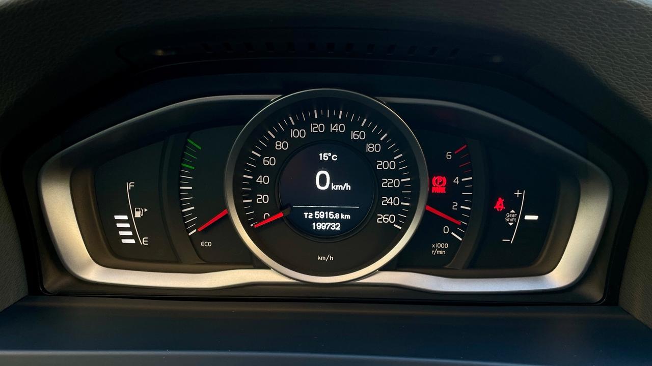 VOLVO V60 1.6 MOMENTUM 115CV - PELLE PARZIALE, CRUISE CONTROL, NEOPATENTATI
