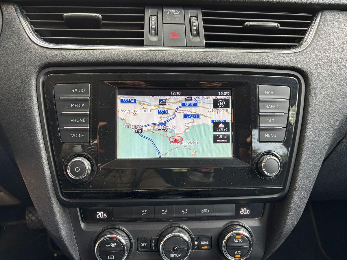 Skoda Octavia 1.6 TDI 105cv DSG Ambition Wagon