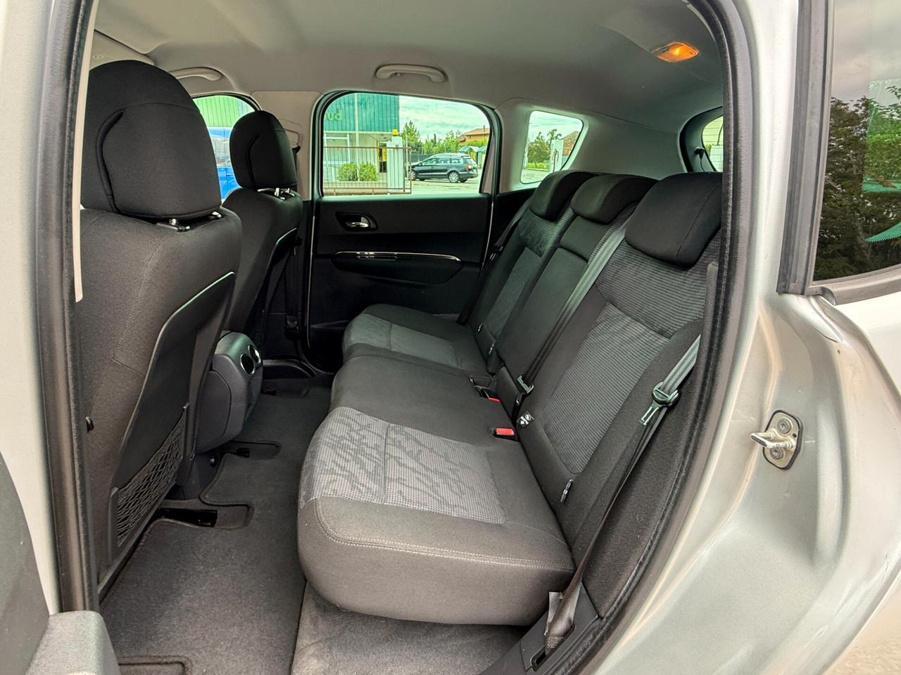 Peugeot 3008 1.6 HDi 110CV cambio robotizzato Tecno