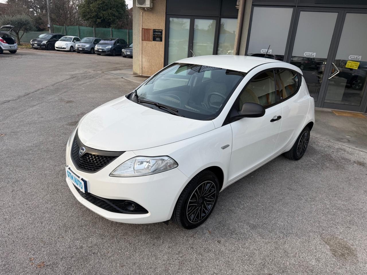 Lancia Ypsilon 1.2 69 CV 5 porte GPL-Neopatentati