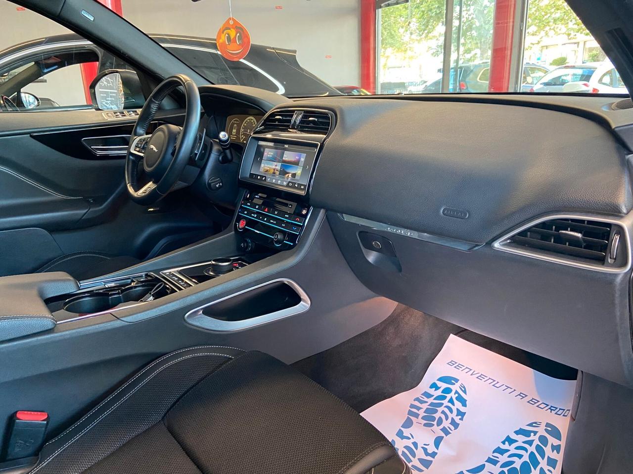 Jaguar F-Pace 2.0 D 180 CV R-Sport