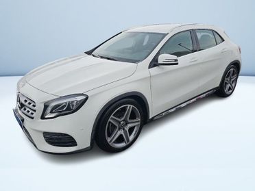 Mercedes-Benz GLA 180 PREMIUM