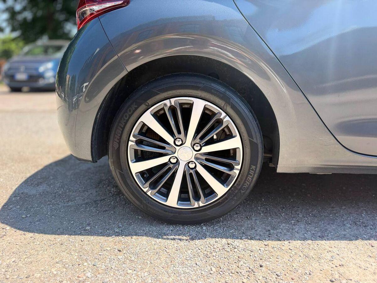 Peugeot 208 1.2 puretech Allure 82cv 3p