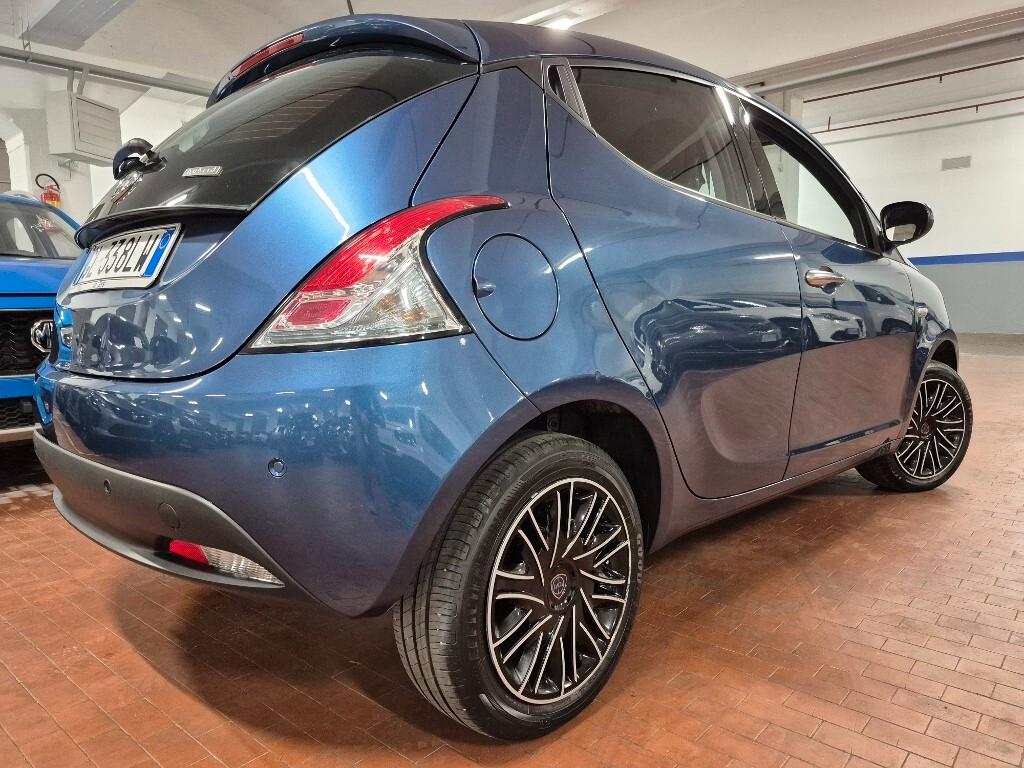 Lancia Ypsilon 1.0 FireFly 5 porte S&S Hybrid Gold