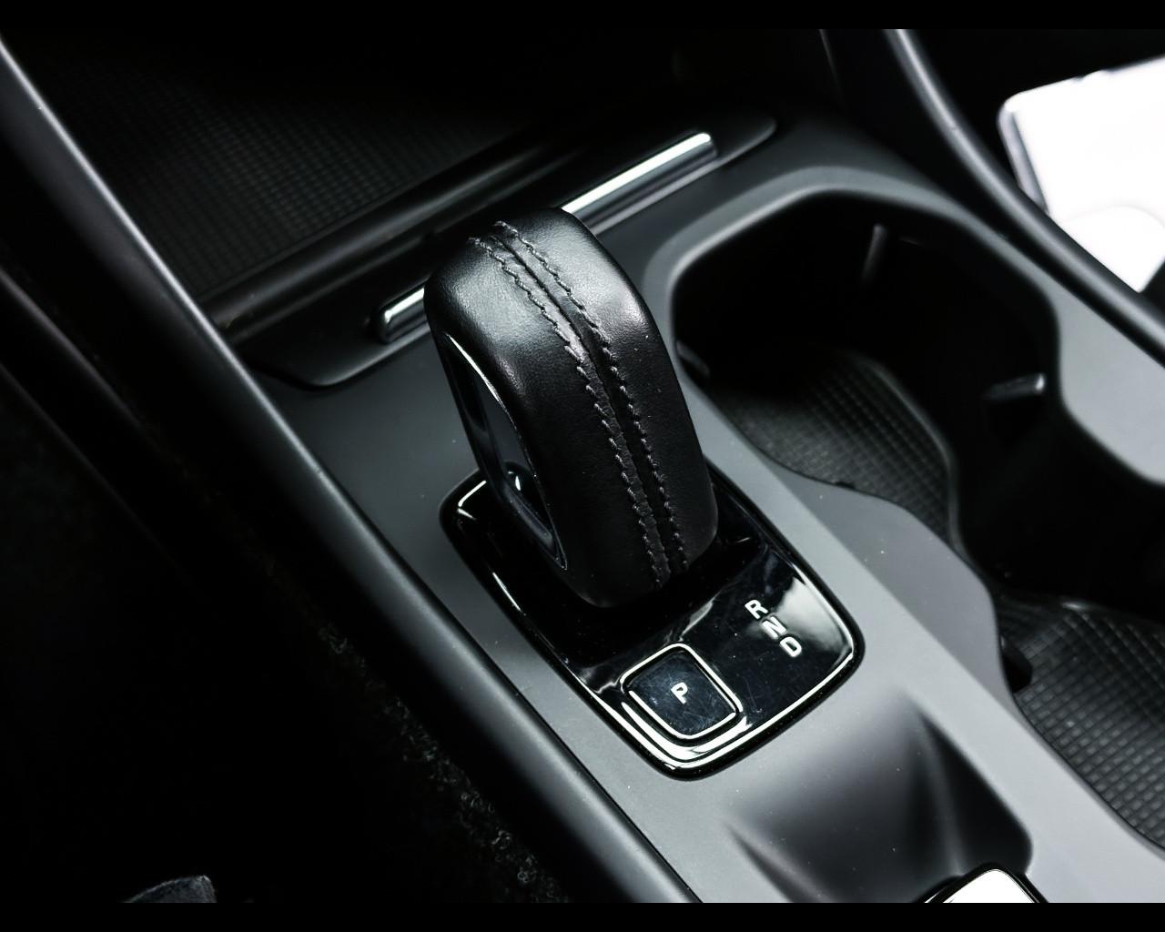 VOLVO XC40 (2017-->) - XC40 T5 Recharge Plug-in Hybrid Inscription Expression