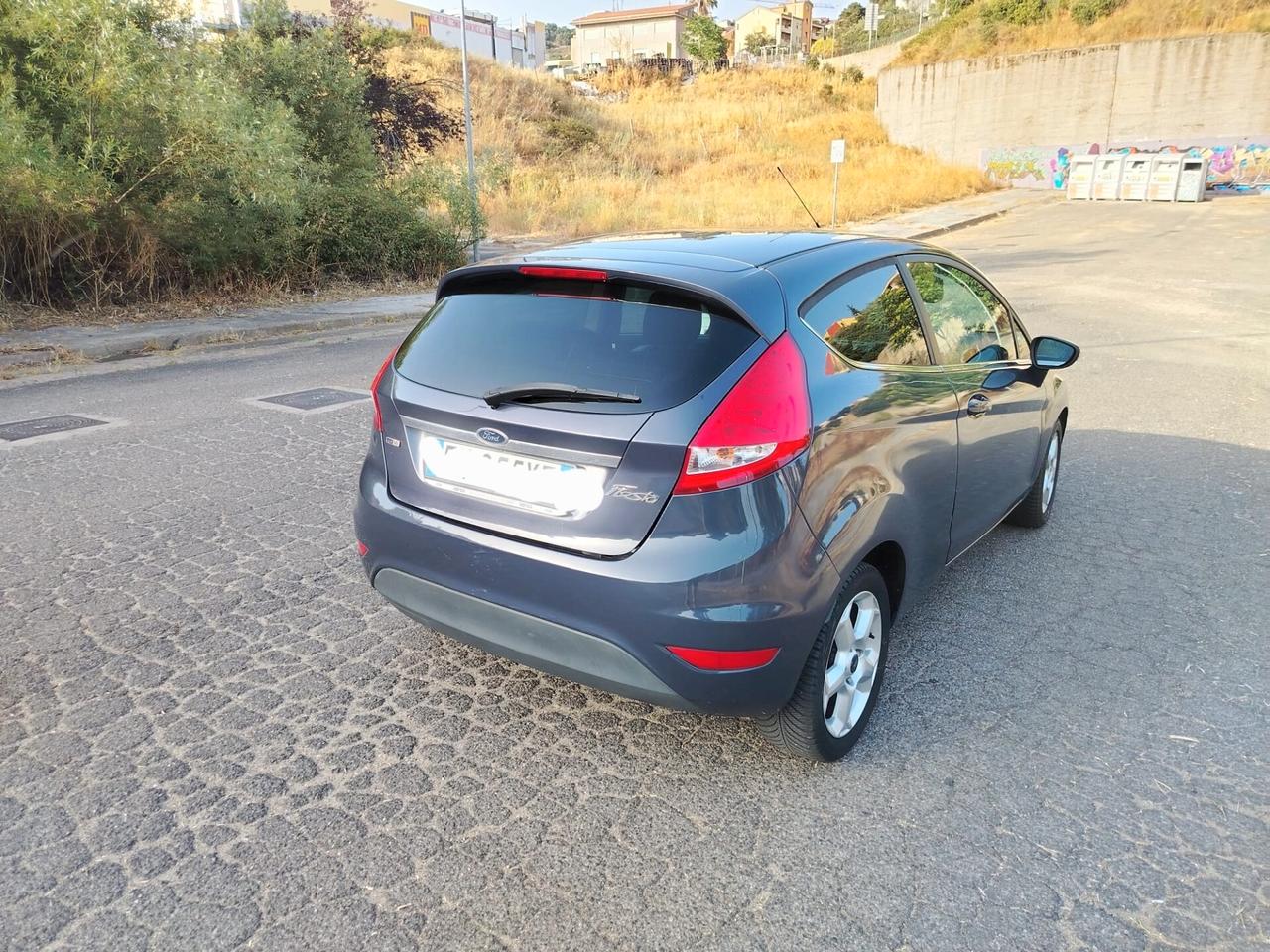 Ford Fiesta 1.4 TDCi 70CV 3 porte Titanium 2012