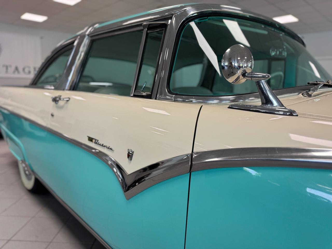 Ford Fairlane Crown Victoria