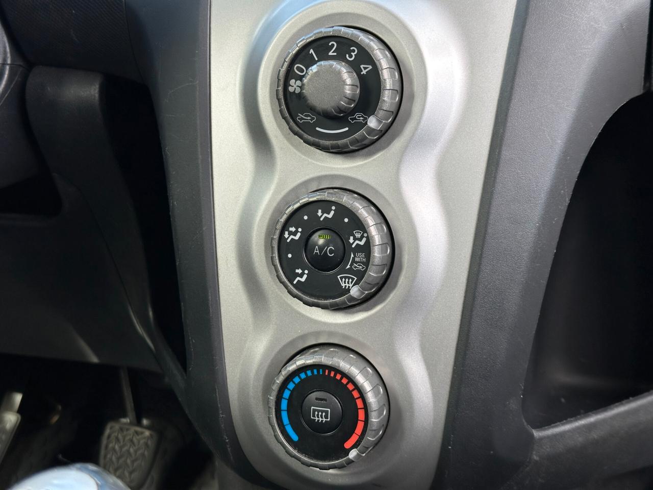 TOYOTA Yaris 1.0 5 porte Now