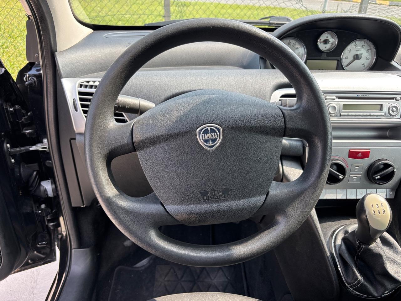 Lancia Ypsilon 1.3 MJT 75 CV Platino